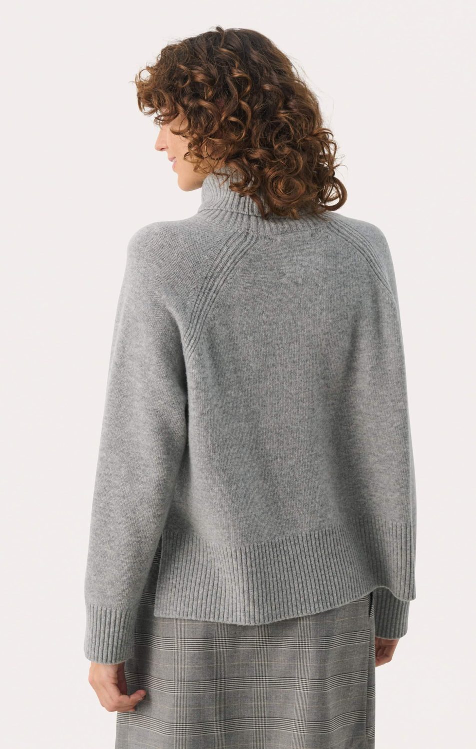 P2 Grey Roll Neck vi1
