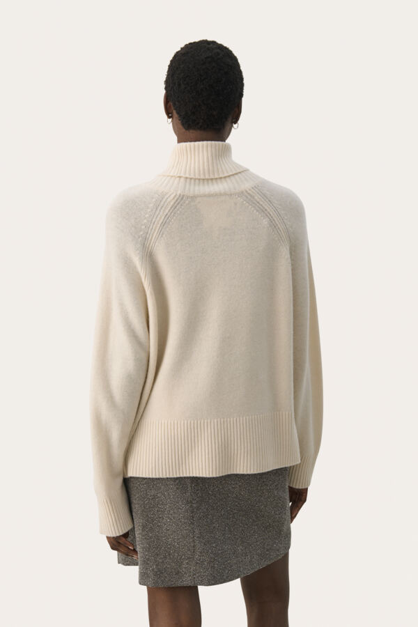 p2 cream roll neck Leighton vi