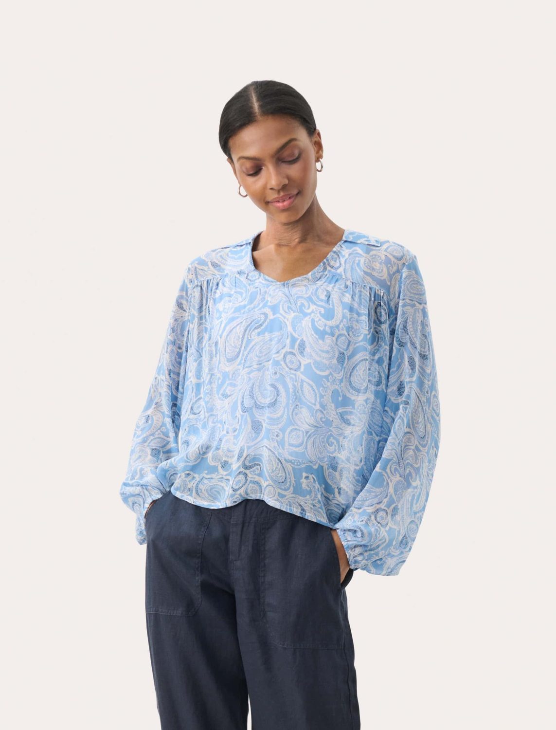 P2 Nicolina Blue Blouse ii v