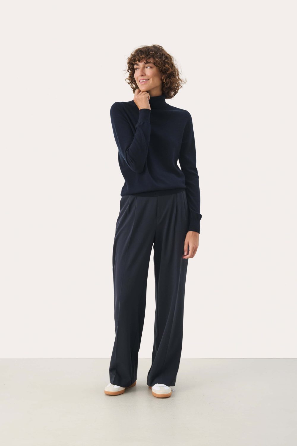 P2 Navy Roll Neck vi