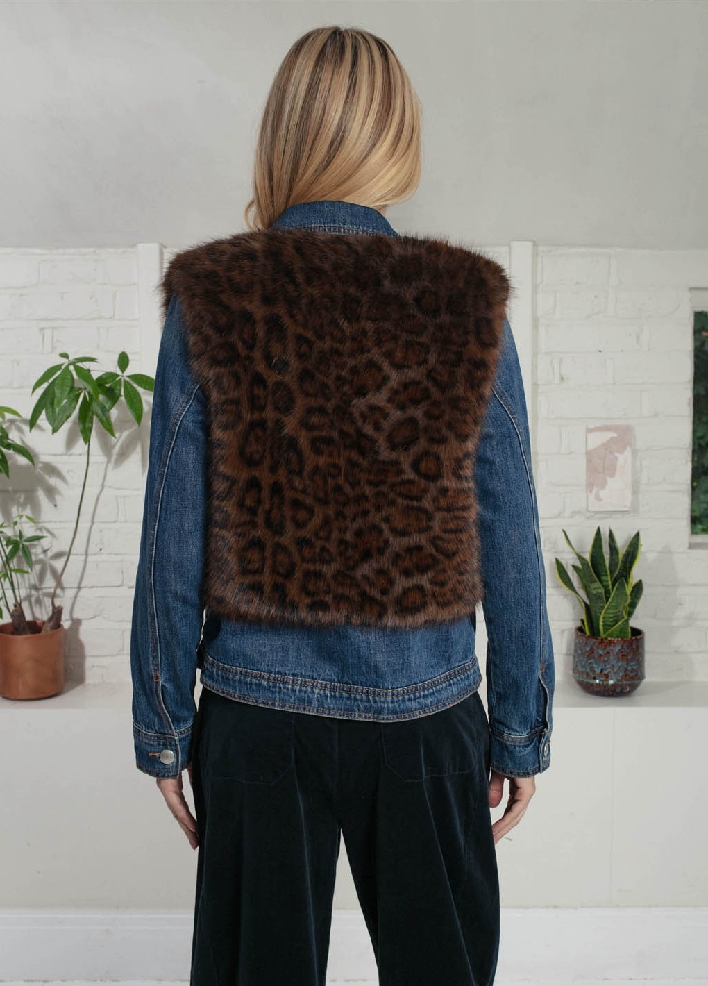Nooki Edelweiss-Faux-Fur-Gilet-Chocolate-Leopard-3i