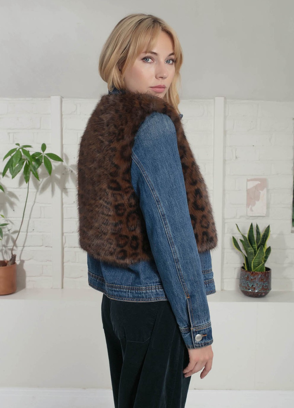 Nooki Edelweiss-Faux-Fur-Gilet-Chocolate-Leopard-4i