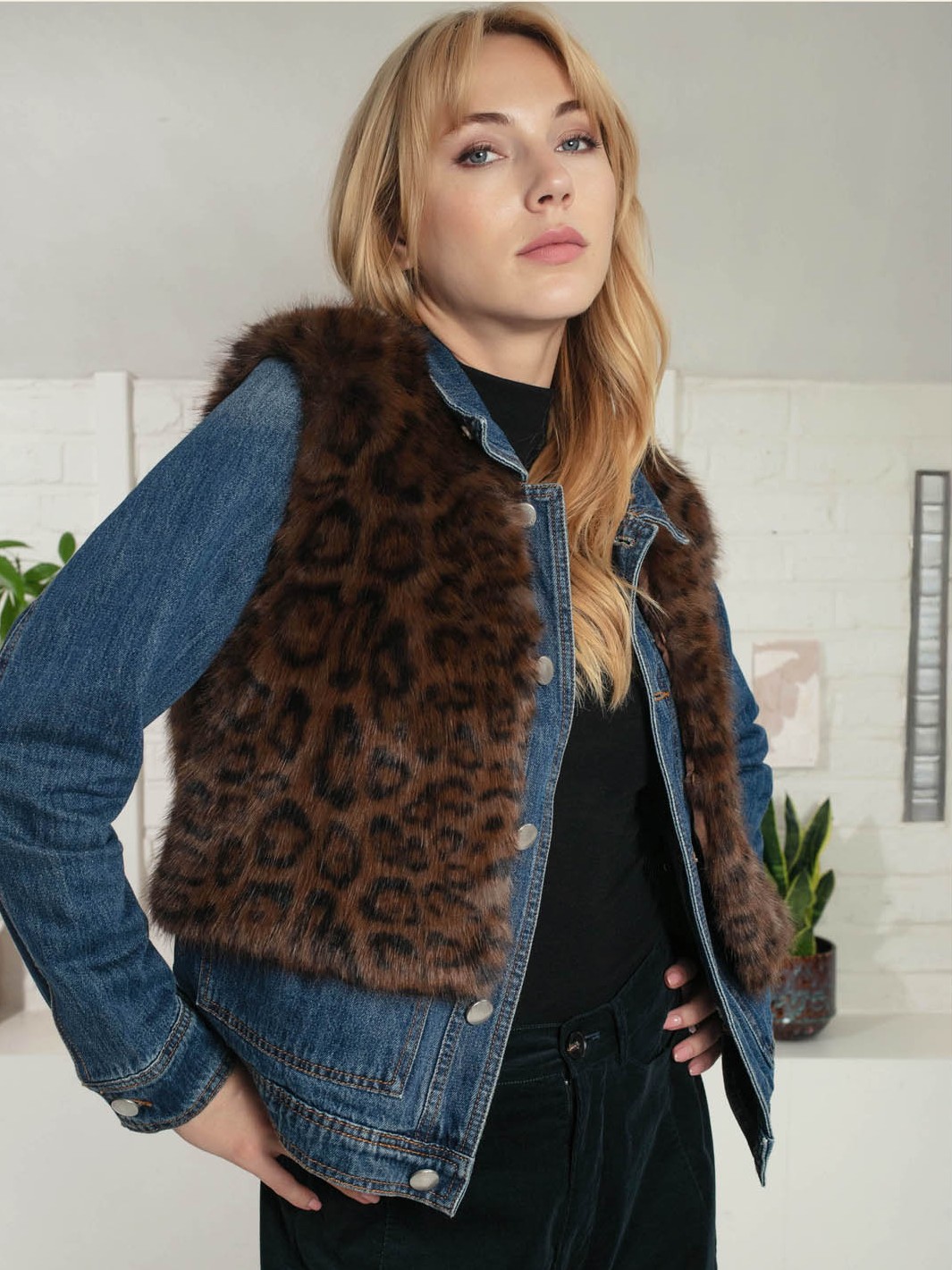 Nooki Edelweiss-Faux-Fur-Gilet-Chocolate-Leopard-5i