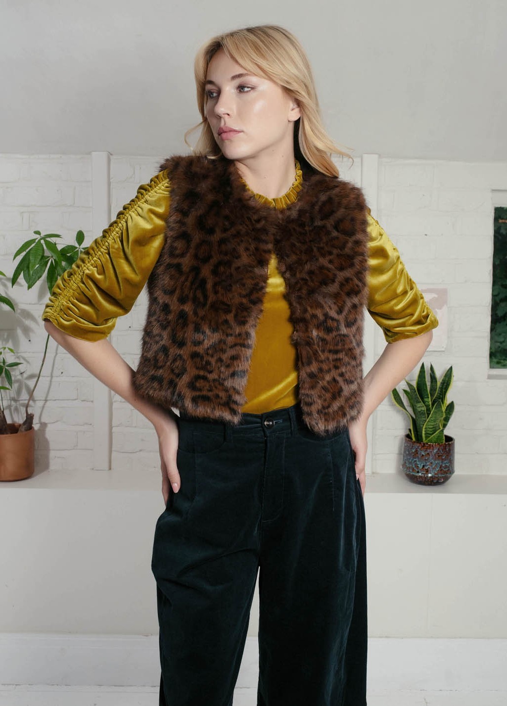 Nooki Edelweiss-Faux-Fur-Gilet-Chocolate-Leopard 6i