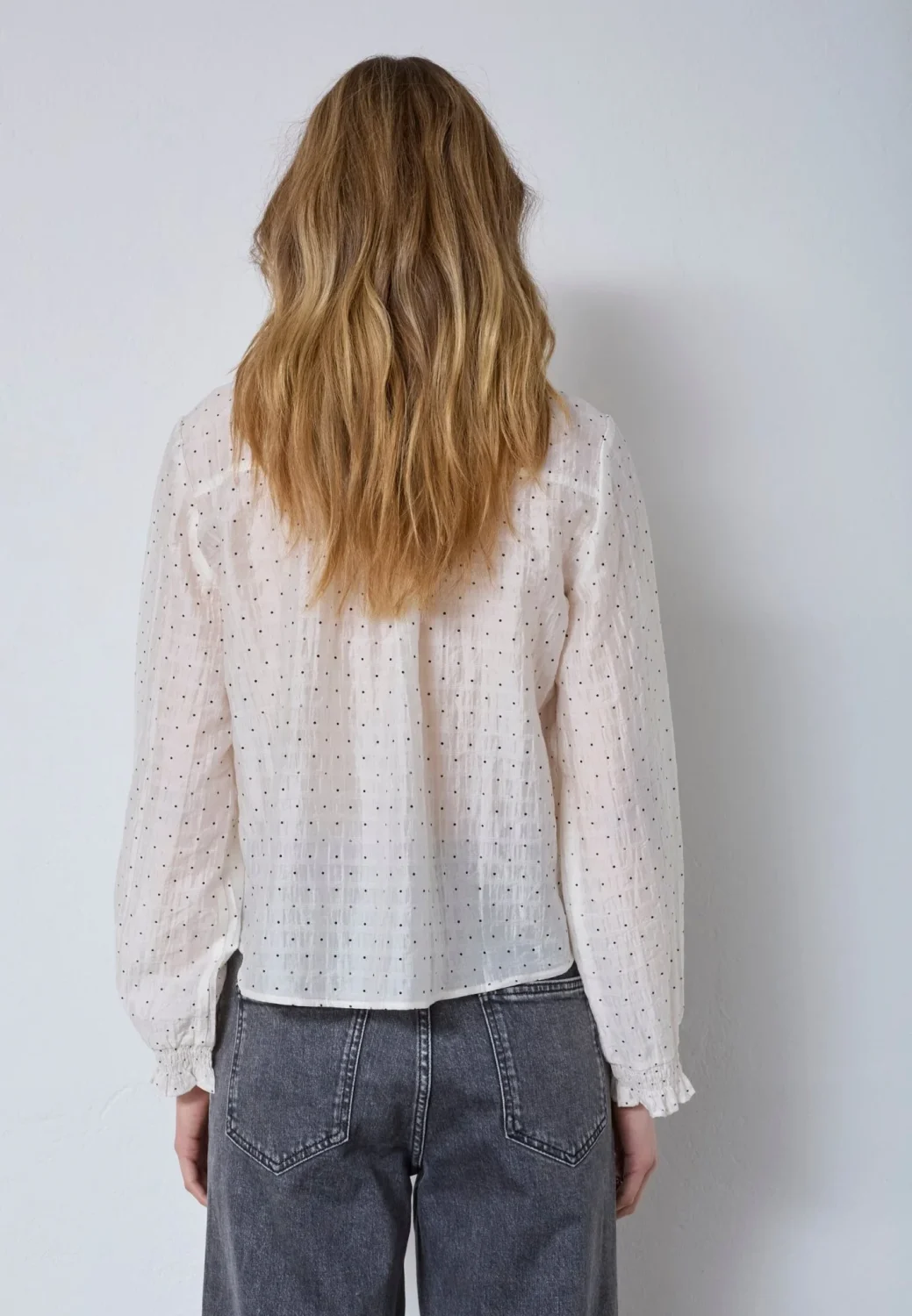 Cocouture dallycc-dot-v-shirt-off-white 1