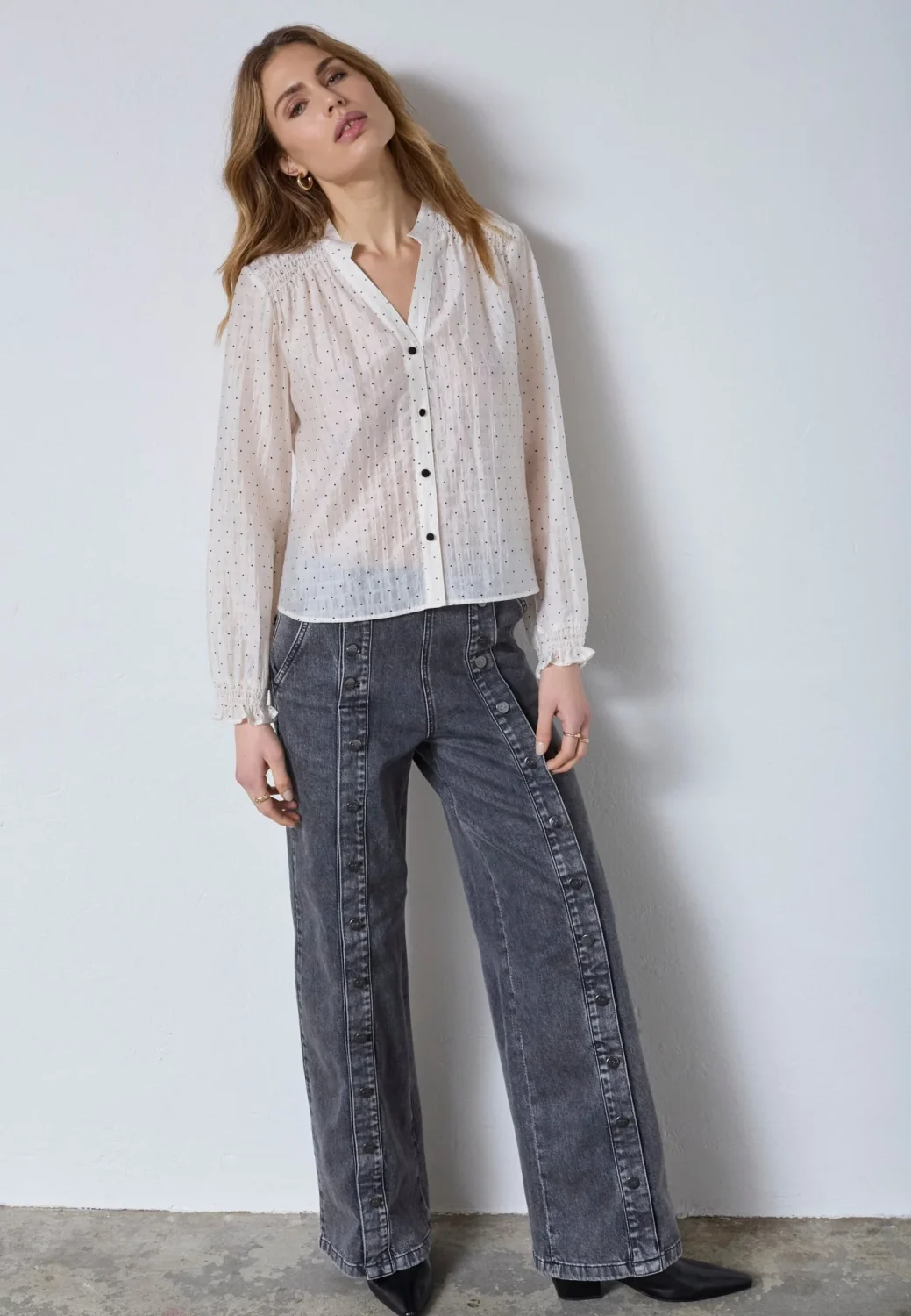 Cocouture dallycc-dot-v-shirt-off-white 4